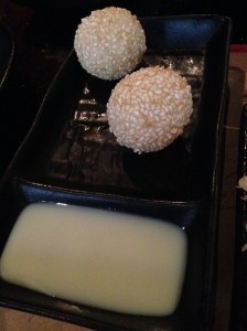 Is het een dessert? Waarom smaakt aubergine naar choco? Who cares, geef er mij nog maar tien. 