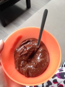 Chocomousse met een cameo van mijn pyjamabroek. 