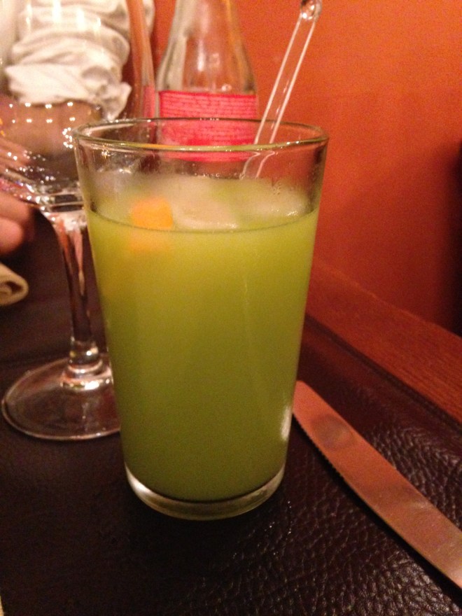 Ik vloog van de miserie in de drank. Nee hoor, 't is non-alcoholisch. Wel met fruitsap, waar mijn maag niet tegen kan. Living on the edge. 