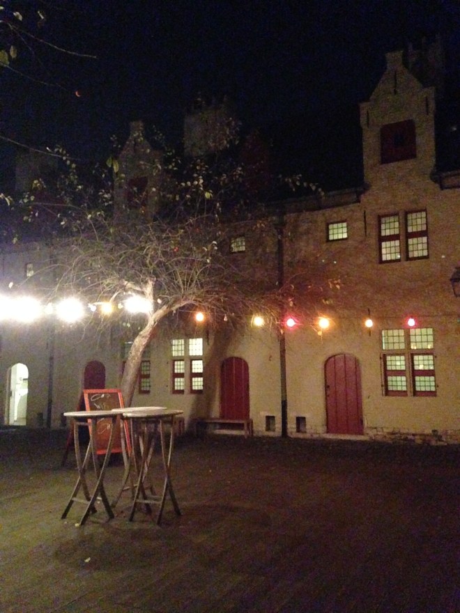 Het Huis Van Alijn: een mooie locatie voor een culturele avond, met of zonder monocle. 