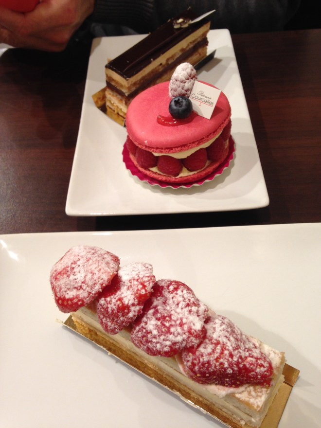 Ik had de macaron op het bord van Het Vriendje gelegd, om te laten uitschijnen dat hij de gulzigaard was. Because I'm bad, I'm bad, really really bad. 