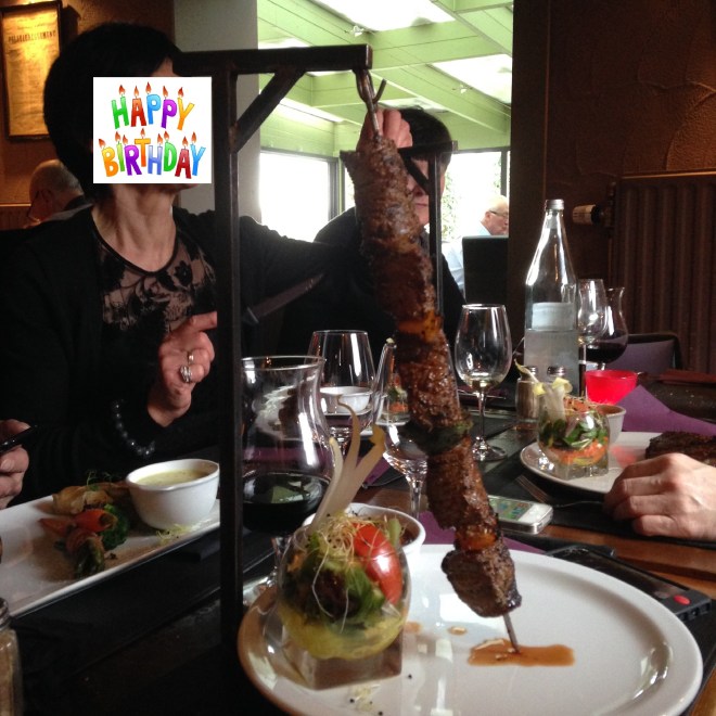 De Lindenhoeve staat bekend voor zijn heerlijke vleesgerechten. Net als ik bekend sta voor mijn ongelofelijke Photoshop-skills. 