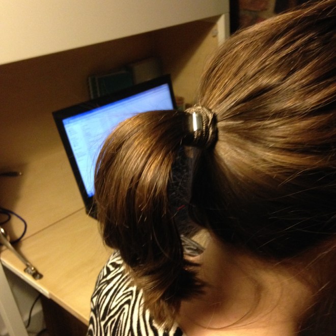 Mijn lange paardenstaart is een kort wipstaartje geworden. 