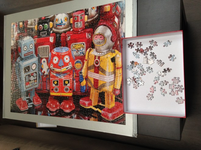 Toen was ie af. En kijk hoeveel stukjes er nog over waren. Ik heb hem nog net niet uit het raam gegooid. 