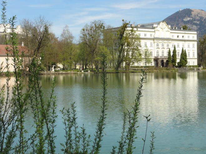 In dit huis en op dit meer werden de scènes gefilmd waarin Maria en de kinderen uit een bootje vallen onder het kwade oog van de kapitein!