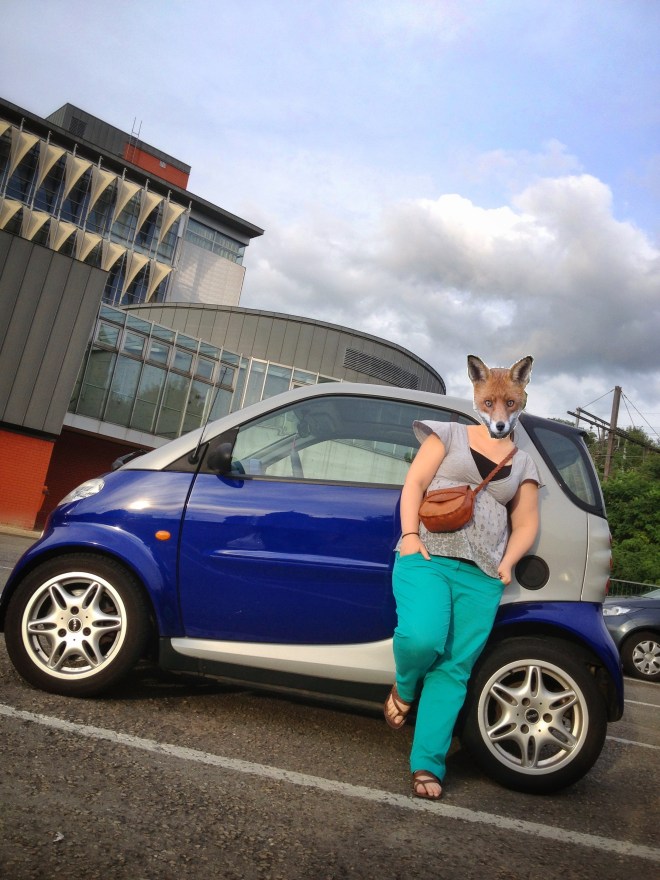 7 september 2013, toen had ik hem ongeveer twee weken. Foto is genomen door één van de drie personen die toen afwist van het bestaan van mijn autootje, en er met mij absoluut frieten mee wou gaan halen. Goeie tijden.  